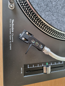 Legendaarne vinüülplaadimängija Technics SL-1210 MK2 (4 foto / 10)