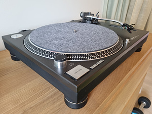Legendaarne vinüülplaadimängija Technics SL-1210 MK2 (5 foto / 10)