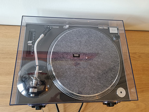 Legendaarne vinüülplaadimängija Technics SL-1210 MK2 (9 foto / 10)