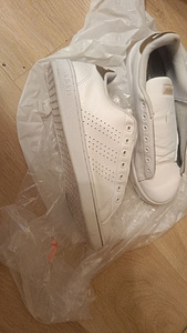 Naiste adidas Advantage tennised (1 foto / 4)