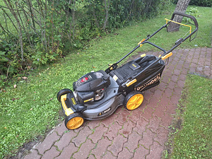 Iseliikuv Grunder muruniiduk ,Honda 200 mootoriga (2 foto / 3)