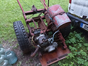 Omaehitatud aiatraktor motorolleri mootoriga (4 foto / 4)