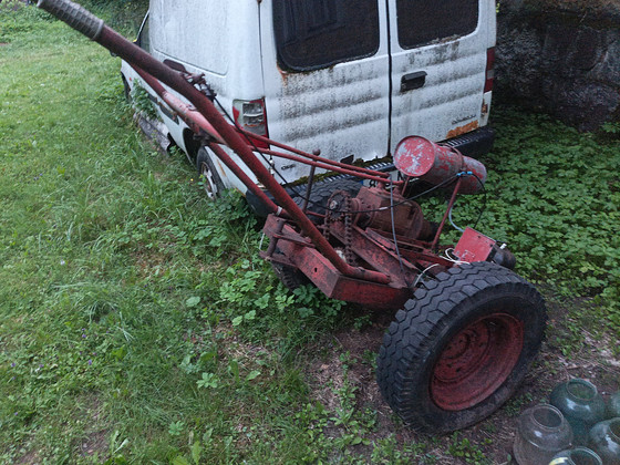 Omaehitatud aiatraktor motorolleri mootoriga