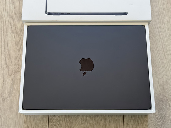 Apple Macbook Air 13 M3 8/256GB Midnight SWE как новый!