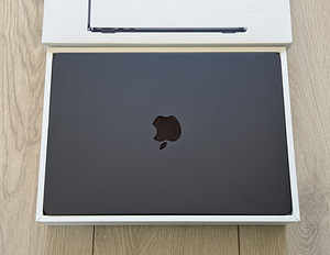 Apple Macbook Air 13 M3 8/256GB Midnight SWE как новый! (1 фото из 7)