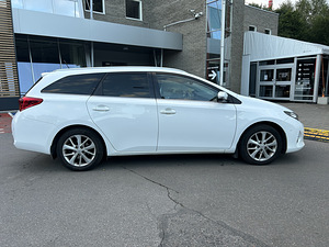Toyota Auris 1.6 Valvematic Luxury (2 фото из 5)