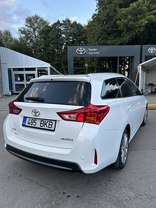 Toyota Auris 1.6 Valvematic Luxury (3 фото из 5)