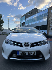 Toyota Auris 1.6 Valvematic Luxury (4 фото из 5)