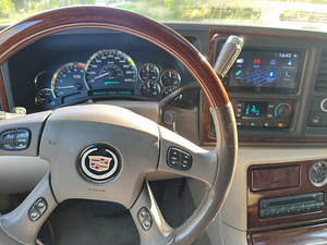 Cadillac Escalade 6.0 V8 (Bens+Gaas) (8 фото из 13)