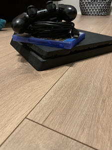 PS4 slim (7 фото из 7)