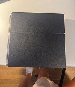 PlayStation 4 500GB (2 foto / 6)