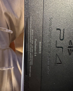 PlayStation 4 500GB (5 foto / 6)