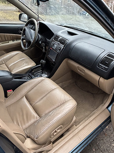 Mitsubishi Galant (4 фото из 11)