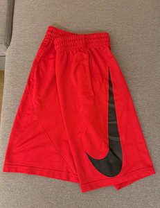 Nike lühikesed püksid (1 foto / 3)