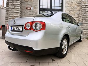 VOLKSWAGEN JETTA / 1.9 ДИЗЕЛЬ / АВТОМАТ / ТО 09.2027 (3 фото из 15)