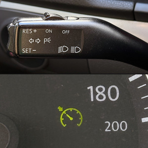 VOLKSWAGEN JETTA / 1.9 ДИЗЕЛЬ / АВТОМАТ / ТО 09.2027 (13 фото из 15)