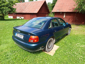 Audi A4 1.6 bensiin 1995 (1 foto / 4)