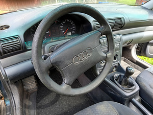 Audi A4 1.6 bensiin 1995 (3 foto / 4)