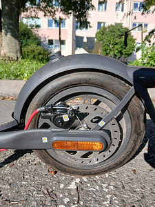 Xiaomi Electric Scooter 4 (7 фото из 7)