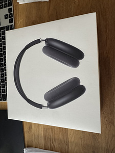 Apple AirPods Max (USB-C) tumehall — karp + Smart Case, väga (1 foto / 3)