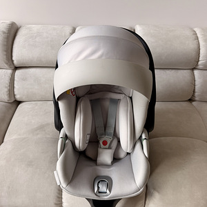Turvahäll CYBEX Cloud T i-Size Plus koos alusega (3 foto / 6)