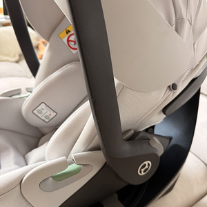 Turvahäll CYBEX Cloud T i-Size Plus koos alusega (4 foto / 6)