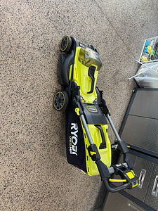 Ryobi RY18LMX40B 18V аккумуляторная газонокосилка 40 см (2 фото из 7)
