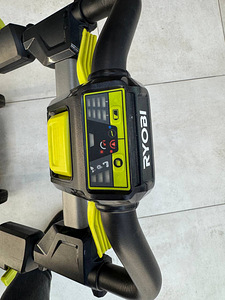 Ryobi RY18LMX40B 18V аккумуляторная газонокосилка 40 см (5 фото из 7)