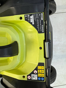 Ryobi RY18LMX40B 18V аккумуляторная газонокосилка 40 см (6 фото из 7)