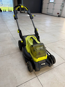 Ryobi RY18LMX40B 18V аккумуляторная газонокосилка 40 см (1 фото из 7)