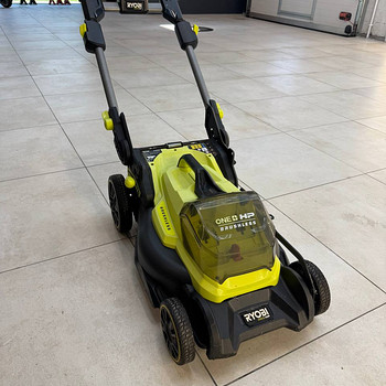 Ryobi RY18LMX40B 18V аккумуляторная газонокосилка 40 см