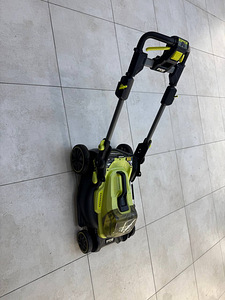 Ryobi RY18LMX40B 18V аккумуляторная газонокосилка 40 см (3 фото из 7)
