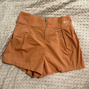 MÜÜA NAISTE NIKE LÜHIKESED PÜKSID