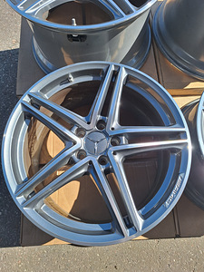 19"/20" оригинальные диски Mercedes-Benz AMG GT 5x112 (4 фото из 5)