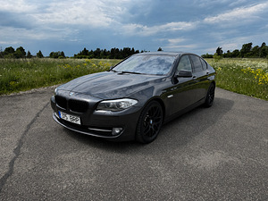 BMW 520D F10 2010 (3 foto / 15)