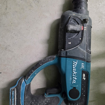 Аккумуляторный перфоратор Makita dhr202