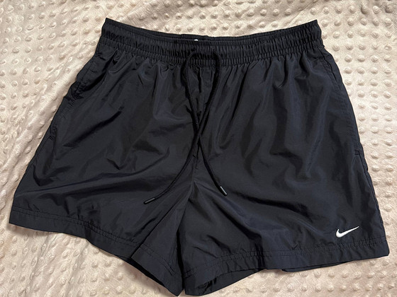 MÜÜA NAISTE NIKE LÜHIKESED PÜKSID