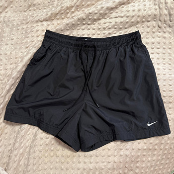 MÜÜA NAISTE NIKE LÜHIKESED PÜKSID
