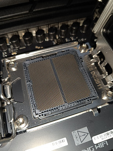 Asus ROG Strix X870-F Gaming WiFi - Emaplaat AM5 (2 foto / 9)