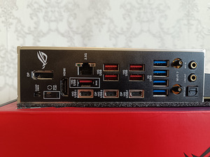 Asus ROG Strix X870-F Gaming WiFi - Emaplaat AM5 (4 foto / 9)