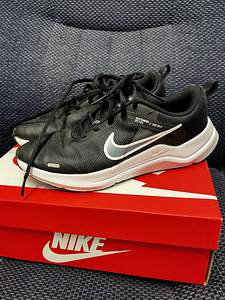 NIKE тренировочные кроссовки 37.5 Новые (1 фото из 4)