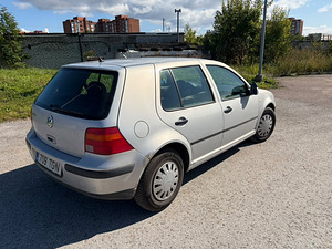 Volkswagen Golf (6 foto / 6)