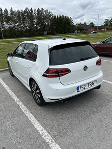 Volkswagen Golf 7 R (4 foto / 15)