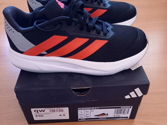 Новые кроссовки adidas , размер 37,5