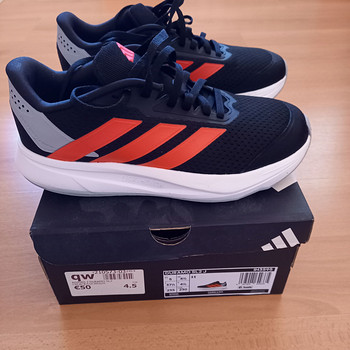 Новые кроссовки adidas , размер 37,5