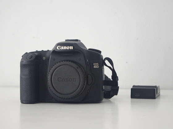 Профессиональная камера Canon 40D, в очень хорошем состоянии