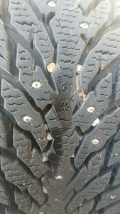 235 60 18 Nokian Hakkapeliitta 9 SUV velgedel 5x130 (4 foto / 4)