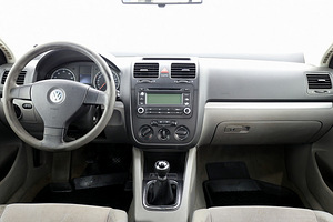 Volkswagen Jetta Comfortline 1.6 85kW (5 foto / 7)