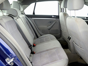 Volkswagen Jetta Comfortline 1.6 85kW (7 foto / 7)
