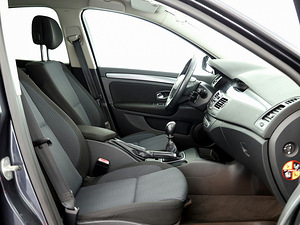 Renault Laguna Comfort 2.0 dCi 96kW (6 фото из 7)